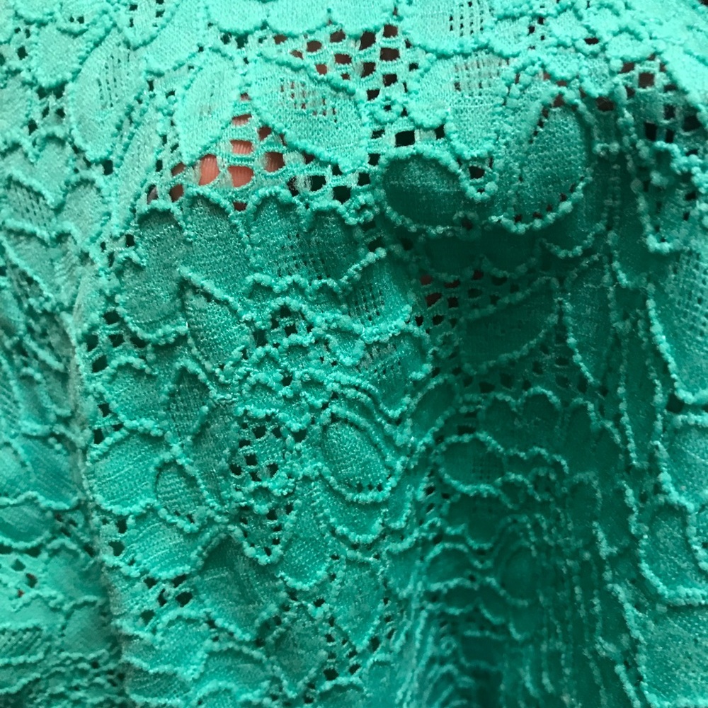 Express Crop Top - Picture 3 of 3